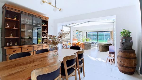 Maison contemporaine avec maison d'amis, grand jardin sans vis-à-vis