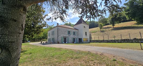 Propriété en pierre isolée