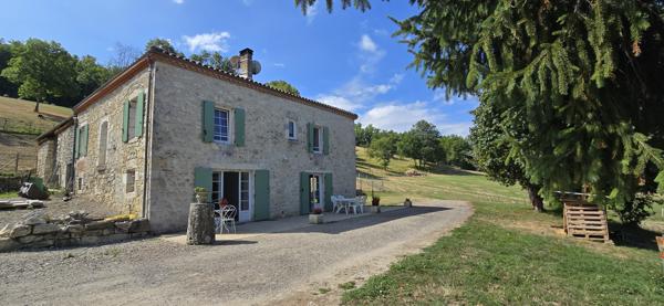 Propriété en pierre isolée
