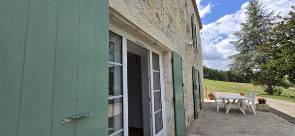 Propriété en pierre isolée