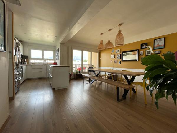 T4 pièces avec balcon et parking