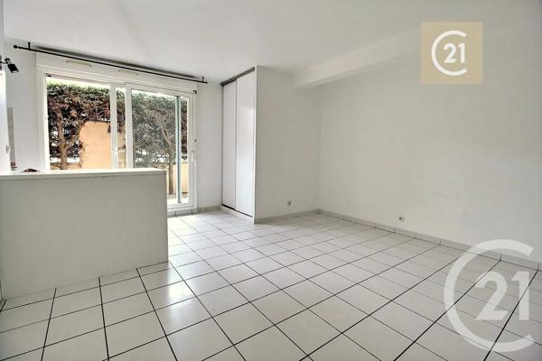 Appartement F1 à vendre  1 pièce - 24,80 m 2   LIVRY GARGAN  - 93