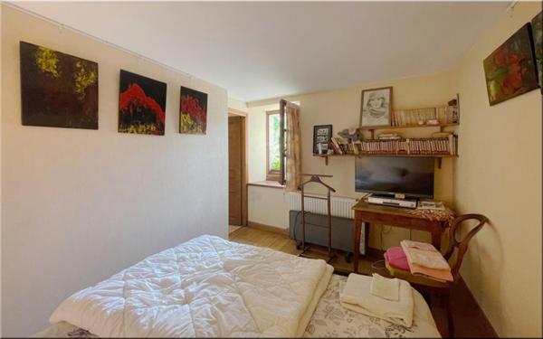 Propriete à vendre 8 pièces (01200) Corps de ferme du 19ᵉ siècle rénové, 1,2 hectares de nature et vue panoramique à couper le souffle !