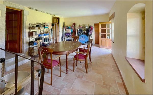 Propriete à vendre 8 pièces (01200) Corps de ferme du 19ᵉ siècle rénové, 1,2 hectares de nature et vue panoramique à couper le souffle !