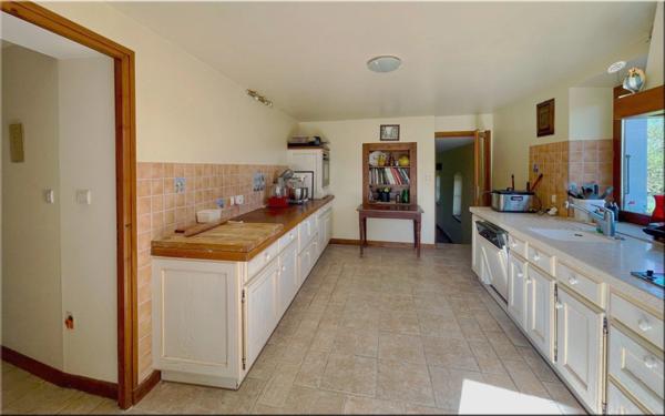 Propriete à vendre 8 pièces (01200) Corps de ferme du 19ᵉ siècle rénové, 1,2 hectares de nature et vue panoramique à couper le souffle !