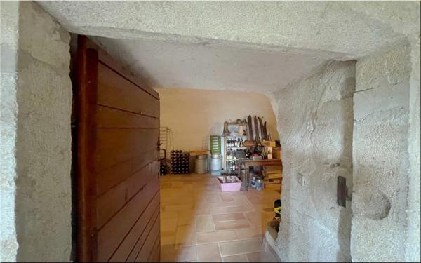 Propriete à vendre 8 pièces (01200) Corps de ferme du 19ᵉ siècle rénové, 1,2 hectares de nature et vue panoramique à couper le souffle !