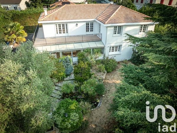 Maison à vendre 7 pièces 242 m² Niort