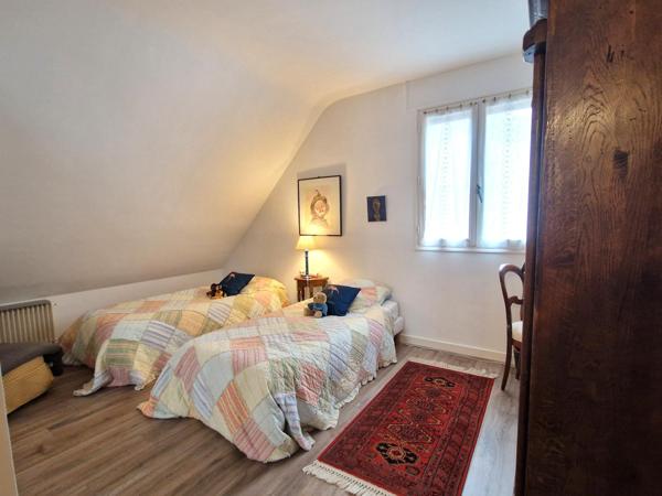 SENS CENTRE, A 2 PAS DES PROMENADES. MAISON-APPARTEMENT DE CHARME 117 m² hab.