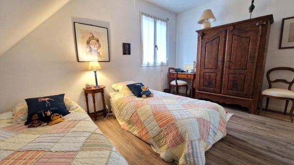 SENS CENTRE, A 2 PAS DES PROMENADES. MAISON-APPARTEMENT DE CHARME 117 m² hab.