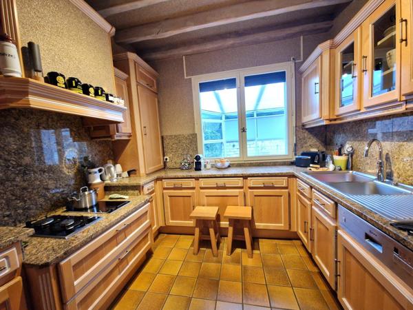 SENS CENTRE, A 2 PAS DES PROMENADES. MAISON-APPARTEMENT DE CHARME 117 m² hab.