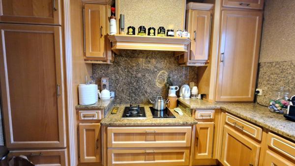 SENS CENTRE, A 2 PAS DES PROMENADES. MAISON-APPARTEMENT DE CHARME 117 m² hab.