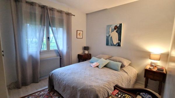 SENS CENTRE, A 2 PAS DES PROMENADES. MAISON-APPARTEMENT DE CHARME 117 m² hab.