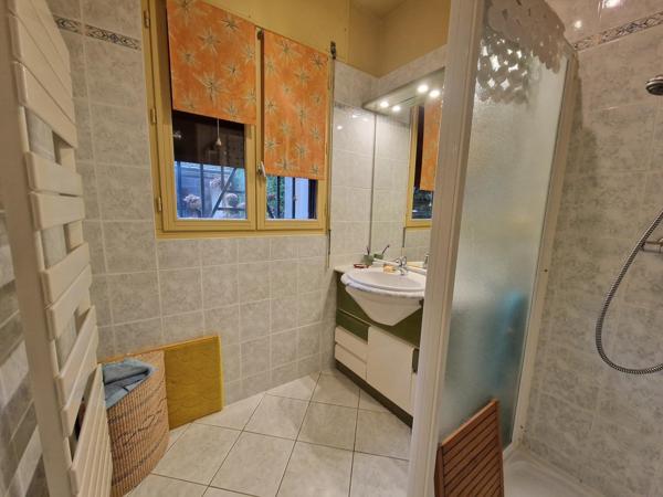 SENS CENTRE, A 2 PAS DES PROMENADES. MAISON-APPARTEMENT DE CHARME 117 m² hab.