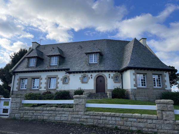 Dinard - Quartier du Port Breton - Maison de style néo-bretonne 5ch.