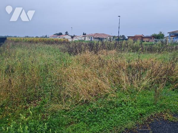 Terrain à Bâtir de 693 m2