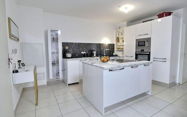 Maison à vendre    3 pièces • 74 m2 Marseille 10