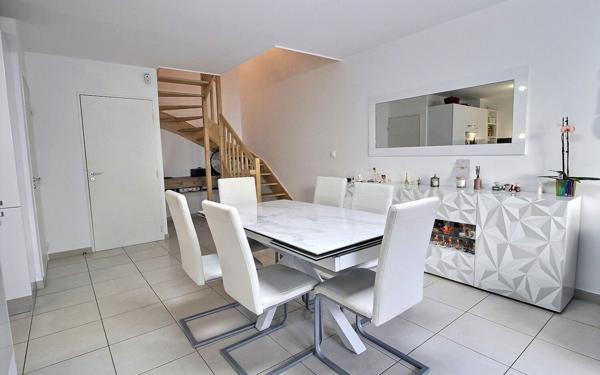 Maison à vendre    3 pièces • 74 m2 Marseille 10