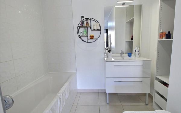 Maison à vendre    3 pièces • 74 m2 Marseille 10