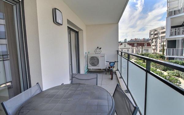 Maison à vendre    3 pièces • 74 m2 Marseille 10