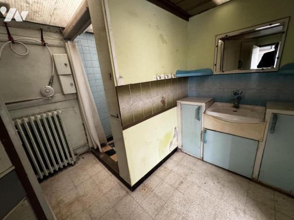 MAISON DE VILLE A RENOVER