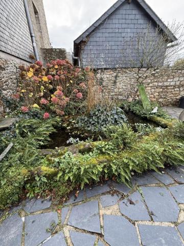 BATZ SUR MER GRANDE MAISON  CHARME DE L'ANCIEN AVEC GARAGE ET JARDIN BEAUCOUP DE CHARME