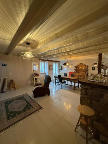 BATZ SUR MER GRANDE MAISON  CHARME DE L'ANCIEN AVEC GARAGE ET JARDIN BEAUCOUP DE CHARME