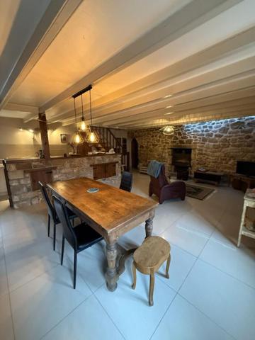 BATZ SUR MER GRANDE MAISON  CHARME DE L'ANCIEN AVEC GARAGE ET JARDIN BEAUCOUP DE CHARME