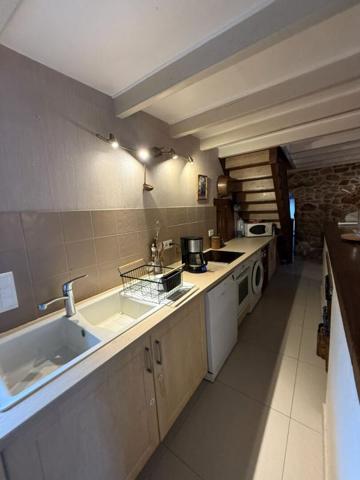 BATZ SUR MER GRANDE MAISON  CHARME DE L'ANCIEN AVEC GARAGE ET JARDIN BEAUCOUP DE CHARME