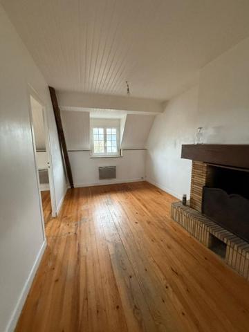 BATZ SUR MER GRANDE MAISON  CHARME DE L'ANCIEN AVEC GARAGE ET JARDIN BEAUCOUP DE CHARME