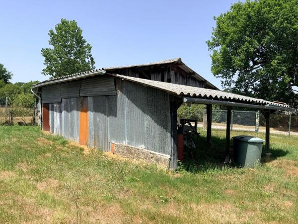 ST YZAN DE SOUDIAC TERRAIN 930 M² Saint-Yzan-de-Soudiac (33920)