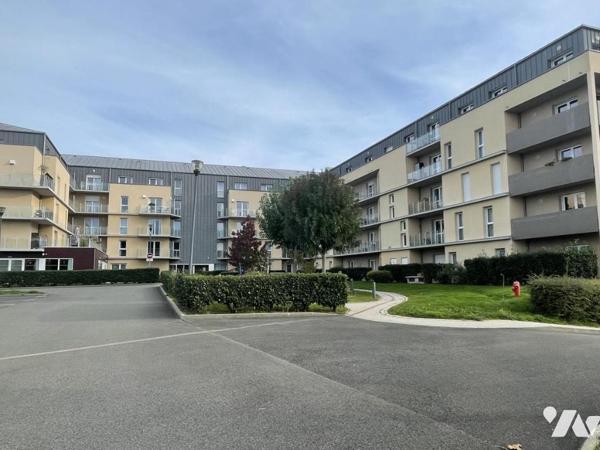 Appartement de type 2 avec balcon et parking.