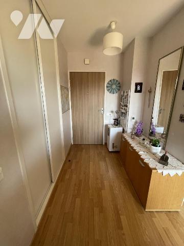 Appartement de type 2 avec balcon et parking.