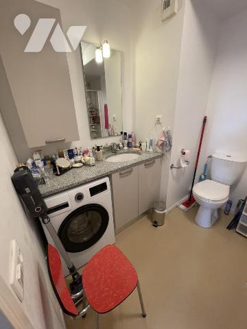 Appartement de type 2 avec balcon et parking.