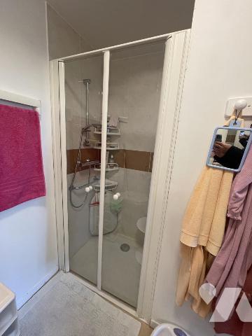 Appartement de type 2 avec balcon et parking.