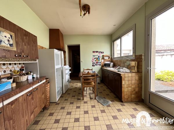 Vente Maison de village - 131m² - 5 pièces - Cour et garage - BOUTIERS SAINT TROJAN