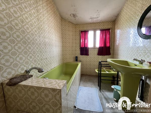 Vente Maison de village - 131m² - 5 pièces - Cour et garage - BOUTIERS SAINT TROJAN