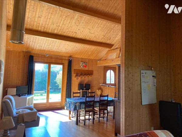 SAINT SYMPHORIEN DES BRUYERES - Chalet en bois