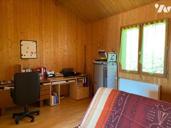 SAINT SYMPHORIEN DES BRUYERES - Chalet en bois