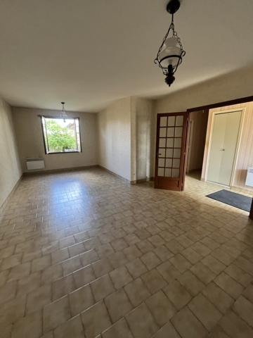 ref 112615 THOUARS Centre ville maison de plain pied type 4 avec jardin et garage