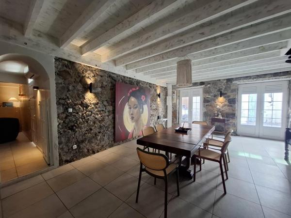 A louer - Maison de Bourg Atypique et Rénovée – Vue Mer et Montagne – Saint-Pierre (972)