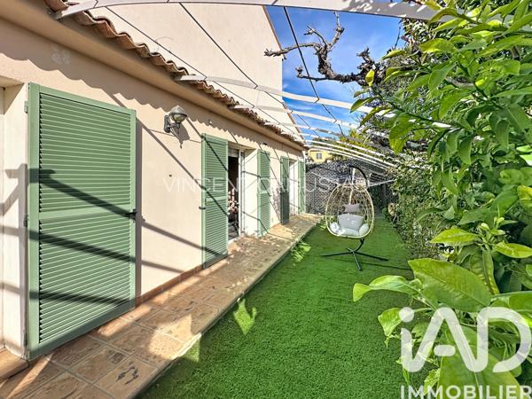 Maison à vendre 6 pièces 177 m² Sanary-sur-Mer