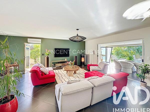 Maison à vendre 6 pièces 177 m² Sanary-sur-Mer