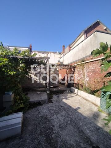 Immeuble à usage mixte Habitation & Local commercial à vendre à PÉRONNE (80200).