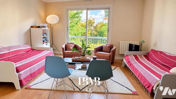 Neuilly – Deux pièces avec balcon sur jardin