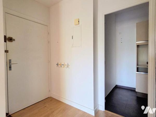 Neuilly – Deux pièces avec balcon sur jardin