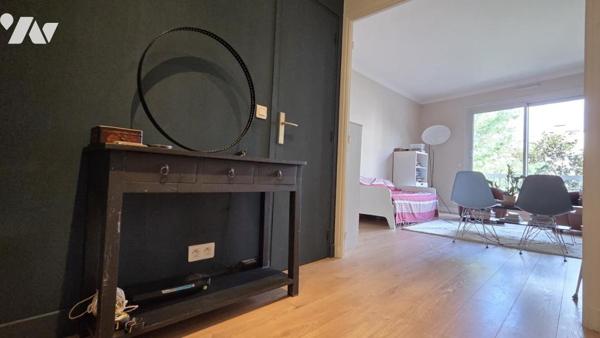 Neuilly – Deux pièces avec balcon sur jardin