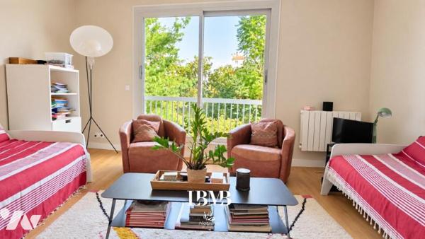 Neuilly – Deux pièces avec balcon sur jardin
