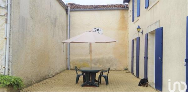 Maison 5 pièces de 166 m² à Loiré-sur-Nie (17470)