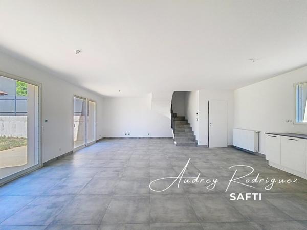 Maison jumelée neuve 2025 avec jardin