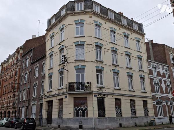 IMMEUBLE d'angle de 352m² environ composé de 5 LOTS 